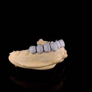 Grillz personnalisés en argent sterling 925 de qualité supérieure avec moissanite taille brillant effet diamant pour un usage quotidien et la mode - Product Image 1
