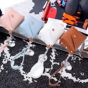 Vente en gros ZebraChina Nouvel An Porte-monnaie miniature en cuir PU simple de forme irrégulière imprimé à l'écran pour femmes et filles - Product Image 2