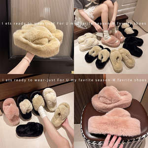 Chaussons d'intérieur personnalisés en fourrure pour femme, collection Hiver 2026, à bout ouvert, semelle épaisse en plastique, en peluche de haute qualité, confortables et douillets - Product Image 3