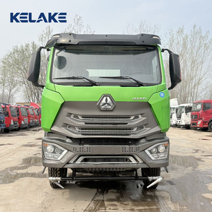 Camion-citerne à eau Sinotruk HOWO 6x4 d'occasion, manuel, 30000L, diesel, pour l'assainissement, l'exploitation minière et le transport d'eau - Product Image 1