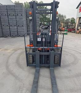 Chariot élévateur diesel d'occasion Heli H2000 30, marque chinoise, 3 mâts, 4,5 mètres - Product Image 3