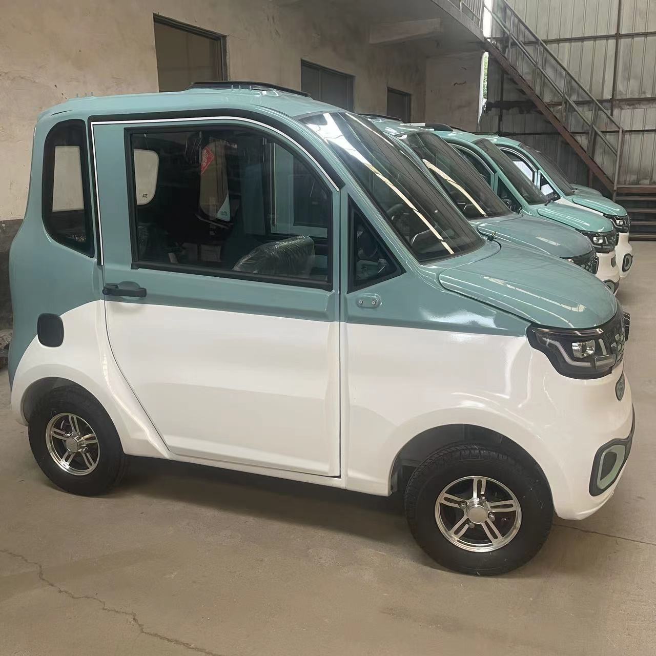 2024 XIANGYUANミニEV新しい電気自動車完全密閉型電動三輪車