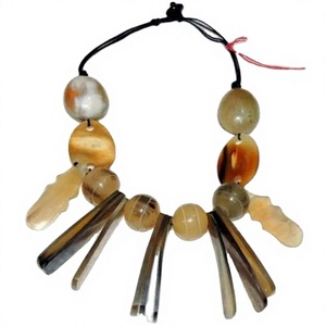 Collier en corne de buffle naturel de luxe fait main personnalisable pour femme, bijou couleur ambre miel, best-seller de la mode - Product Image 1