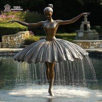 Statue de ballerine en laiton d'art public personnalisée, fontaine à jupe d'eau, sculpture de danseuse de ballet en bronze