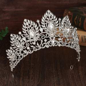 มงกุฎคริสตัลหรูหราดีไซน์ใหม่ ประดับด้วยเพชรเทียม สำหรับงานประกวดนางงาม มงกุฎโลหะผสมประดับด้วยคริสตัลใส สำหรับงานแต่งงานและงานเลี้ยง - Product Image 5