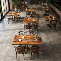 Ensemble table et chaises en bois de style rétro industriel pour hôtel, restauration et usage commercial