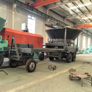 <span class=keywords><strong>Broyeur</strong></span> à trémie d'alimentation supérieure grande capacité pour déchets de bois, foin, balles de paille, branches et souches, pour le défrichement des terres - Product Image 6