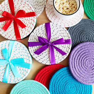 Juego de Posavasos Redondos de Cuerda de Algodón Tejida de 18 cm, Reutilizables, Aislantes del Calor, para Mesa, Platos, Tazones, Decoración del Hogar - Product Image 1