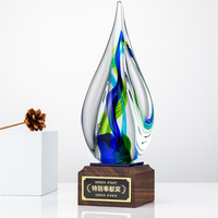 Brillant 3d laser cristal goutte d'eau trophée artisanat personnalisé k9 larme cristal Art verre prix trophées avec base de trophée en bois