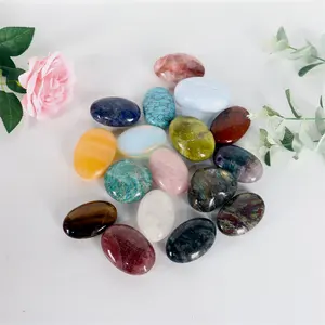 Venta al por mayor bonitas piedras preciosas naturales de cristal pulido palmas púrpura flash labradorita palmas piedras curativas de cristal