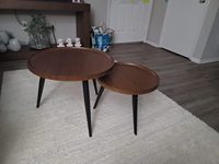 Ensemble de table basse ronde moderne en 2 pièces, adapté au salon, table à bord rond couleur noyer facile à assembler
