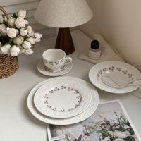 Ensemble d'assiettes à dîner européennes à motifs floraux roses avec glaçure en relief, assiettes vintage pour la décoration de table de mariage