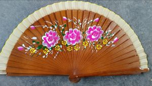 พัดไม้พับได้สองด้าน ลายเพ้นท์มือสไตล์สเปน ขนาด 2.5 นิ้ว ผลิตจากไม้  เป็นมิตรกับสิ่งแวดล้อม  รับทำโลโก้ตามสั่ง  ขายส่ง  สำหรับ<span class=keywords><strong>งาน</strong></span>แต่ง<span class=keywords><strong>งาน</strong></span> - Product Image 4