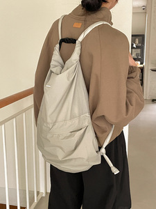 เสื้อฮู้ดดี้ผ้าฝ้ายคอตตอนแบบสั้นทรงโอเวอร์ไซส์  ตกแต่งด้วยลูกปัด  ลายสกรีน  โลโก้แบบกำหนดเอง  สวมใส่สบาย ระบายอากาศได้ดี  เหมาะสำหรับฤดูใบไม้ร่วง - Product Image 6
