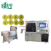Machine de production avec alimentation automatique de bouchons, tri, codage laser UV, collecte de données QR, téléchargement, rejet des défauts et traçabilité complète