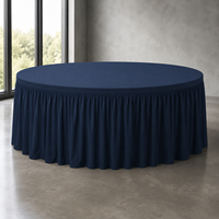 Housse de table ronde bleu marine sur mesure avec jupe froncée pour les projets de banquets et d'hôtellerie des complexes hôteliers