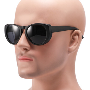 Gafas de Sol Extra Grandes de Estilo Europeo para Hombre, Montura Negra, Lentes de PC con Protección UV400, Protección Solar para Conducir, Viajes y Uso Casual - Product Image 1