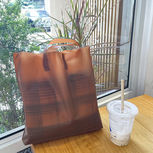 Sac fourre-tout en plastique PE écologique réutilisable personnalisable, sac d'emballage pour vêtements, sac de shopping avec votre propre logo - Product Image 2