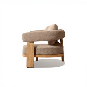 Canapé d'extérieur en teck à lattes verticales de style méditerranéen, design translucide et aérien, pour projets de villas - Product Image 4
