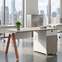 Poste de travail en îlot de bureau, bureau informatique moderne en bois, station de travail avec cloison pour employés, ensemble de mobilier de table pour personnel, vente en gros