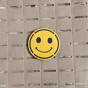Parche táctico reflectante infrarrojo con cara sonriente, amarillo, con gancho y bucle - Product Image 5