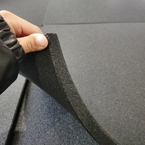 <span class=keywords><strong>แผ่น</strong></span><span class=keywords><strong>ยาง</strong></span>ปูพื้นยิมเชิงพาณิชย์ ความหนาแน่นสูง ดูดซับแรงกระแทก ป้องกันพื้น สำหรับปูพื้นยิม - Product Image 1