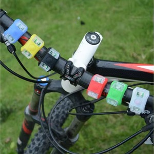 Feu arrière de vélo LED USB rechargeable, feux clignotants avant et arrière pour VTT, accessoires de sécurité pour la conduite nocturne - Product Image 5