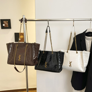 <span class=keywords><strong>Sac</strong></span> fourre-tout en PU pour femme, nouvelle collection 2026, avec chaîne, design texturé, grande capacité pour les trajets quotidiens - Doublure en polyester - Product Image 4