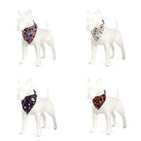 Collier pour chien personnalisé avec un design d'écharpe triangulaire confortable et respirant, au style mignon et de dessin animé
