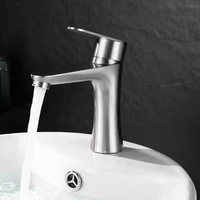 Robinet de lavabo FEIDU en acier inoxydable finition chromée, à poignée unique, à montage sur plan, avec un design minimaliste moderne pour une utilisation en villa