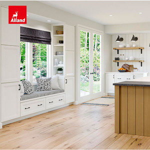Gabinete de cocina Allandcabinet Portola con banco empotrado pintado en blanco, con puerta elevada en color arce rojizo y revestimiento de lino <span class=keywords><strong>bajo</strong></span> la <span class=keywords><strong>ventana</strong></span>. - Product Image 3