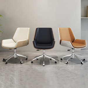 Silla de oficina ejecutiva moderna con ruedas giratorias de cuero PU de altura ajustable, superventas <span class=keywords><strong>para</strong></span> uso en conferencias e invitados - Product Image 1
