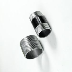 Raccord de tuyauterie rond en métal moulé avec trou central et trois protuberances, surface lisse, filetage femelle haute pression, usinage CNC - Product Image 1