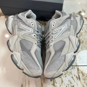 Fashionable outdoor tennis <b>shoes</b> with breathable soft soles and shock-absorbing design. 90 luxury designer <b>shoes</b>. - Product Image 1