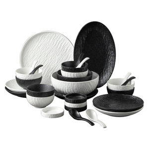 Juego de platos y platos de cerámica negra con diseño de roca simple, <span class=keywords><strong>vajilla</strong></span> ligera de lujo de 4 a <span class=keywords><strong>6</strong></span> piezas para fiesta en casa o inauguración de la casa - Product Image 5