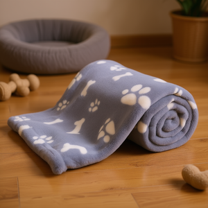 Manta de Felpa para Mascotas de 100x75 cm, Azul con Estampado de Patas y Huesos, para Perros y Gatos - Product Image 3