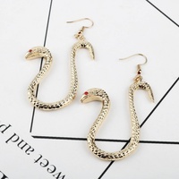 Boucles d'oreilles serpent style Boa Hancock inspirées de l'anime pour femmes avec pendentifs métalliques – Idéales pour le cosplay et la mode quotidienne
