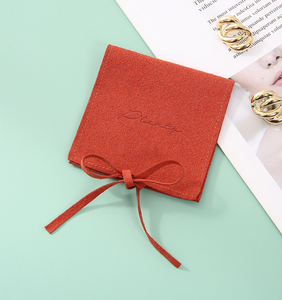 Pochette à bijoux en microfibre de luxe avec logo personnalisé, petite pochette en tissu, rabat en velours suédé, élégante et pratique, conteneur à bijoux - Product Image 4