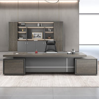 Ensemble de bureau et chaise exécutifs modernes et minimalistes en chêne élégant pour une personne, idéal pour le bureau, l'appartement ou la maison