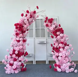 Accessoires de toile de fond de mariage de luxe arches en corne avec arrangement de rangée de fleurs en forme de lune artificielle décor de mariage en arc de fête