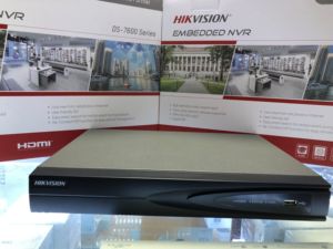 Hikvision <span class=keywords><strong>DS</strong></span>-<span class=keywords><strong>7604NI</strong></span>-<span class=keywords><strong>K1</strong></span> <span class=keywords><strong>NVR</strong></span> 4 canaux 1U 4K jusqu'à 1 canal 8 MP/3 canaux 4 MP/6 canaux 1080p Capacité de décodage jusqu'à 40 Mbps de bande passante entrante - Product Image 2