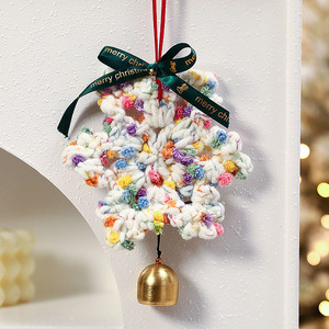 Pingente de floco de neve de crochê feito à mão, enfeite de Natal para pendurar com sino dourado, floco de neve de fio tecido, decoração de Natal. - Product Image 3