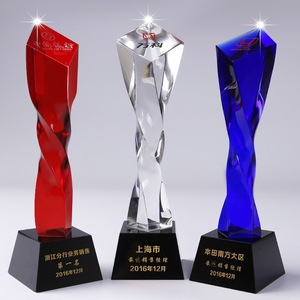 उत्सव के लिए सस्ती कीमत उच्च गुणवत्ता वाले रंगीन पुष्प कॉलम क्रिस्टल ट्रॉफी रचनात्मक कस्टम ट्विस्ट क्रिस्टल ट्रॉफी - Product Image 5