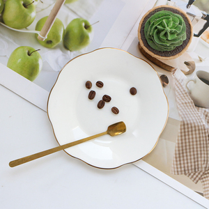 Usine de Chine Fleurs Blanches Ues de Mariage Assiettes de restaurant personnalisées en porcelaine osseuse pour mariage - Product Image 5