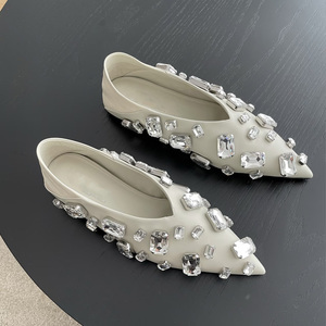 Chaussures plates de luxe personnalisées pour mariage, style designer, à bout pointu, respirantes, légères, formelles, décorées de strass - Product Image 4