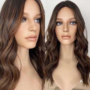 Clip de Topper judío superior de seda nuevo en marrón con trama cerrada de Color resaltado con tupé de Base de seda para mujer pérdida de cabello - Product Image 1