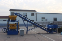 Machine à fabriquer des blocs de béton semi-automatiques de haute qualité QT4-24, pour la fabrication de briques creuses, de pavés et de briques de pavage