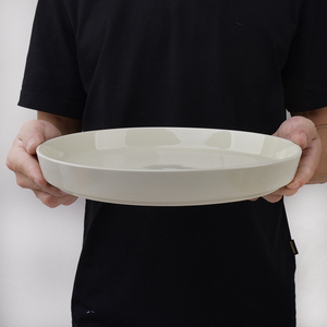 Prato Redondo de Cerâmica Branco Creme - Estilo Americano, Prato Elegante para Jantar/Banquete, Superfície Lisa e Vidrada para Casa, Cozinha e Restaurante - Product Image 1