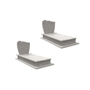 Stèle funéraire en granit raffiné personnalisée avec bords biseautés et lettres dorées pour une utilisation élégante en lieu commémoratif - Product Image 1