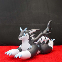 Nouveau design de dragon gonflable noir à chevaucher avec queue de requin